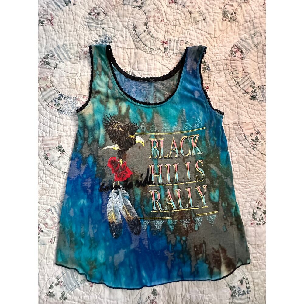 OUTRAGEOUS VINTAGE 90's BLACK HILLS RALLY TIE DYE CROCHET LACE TRIM TANK TOP S